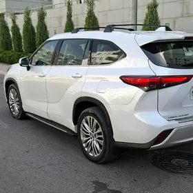 Toyota Highlander 2021