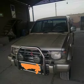Mitsubishi Pajero 1992