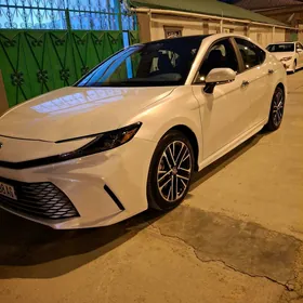 Toyota Camry Hybrid 2024
