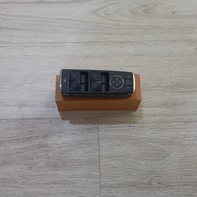 Knopka mers C204 W212 Magazyn