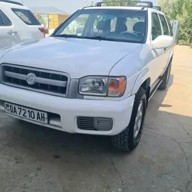 Nissan Pathfinder 2000