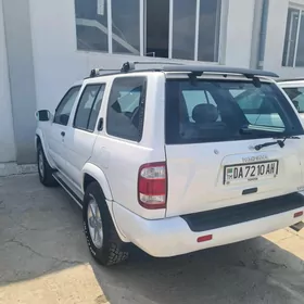Nissan Pathfinder 2000