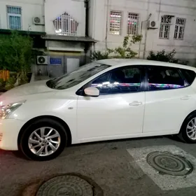 Nissan Tiida 2013