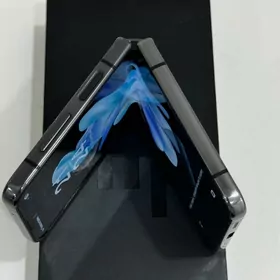 Samsumg Z Flip4 TP 8/128