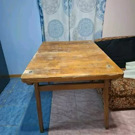 Кухонный стол