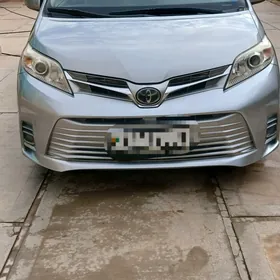 Toyota Sienna 2019