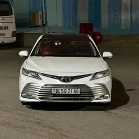 Toyota Camry 2019