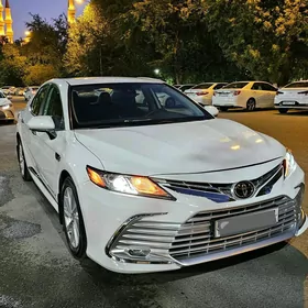 Toyota Camry 2021