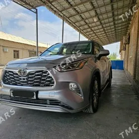 Toyota Highlander 2021