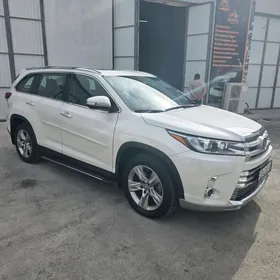 Toyota Highlander 2019