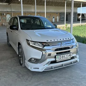 Mitsubishi Outlander 2022
