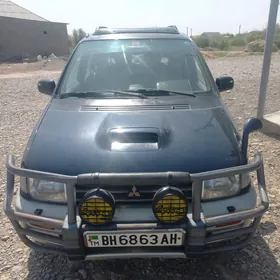 Mitsubishi Chariot 1995