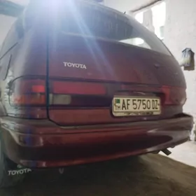 Toyota Previa 1990