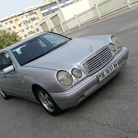 Mercedes-Benz E320 2000