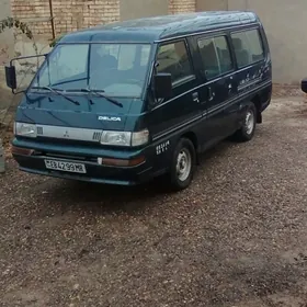 Mitsubishi Delica 1999