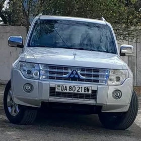 Mitsubishi Pajero 2010