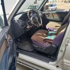 Mitsubishi Pajero 1993