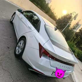 Hyundai Elantra 2022