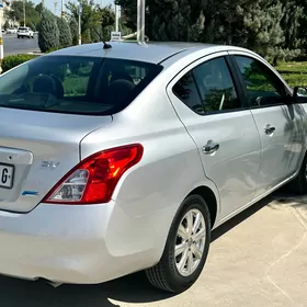 Nissan Versa 2012