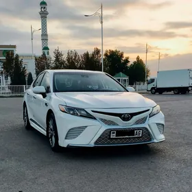 Toyota Camry 2019