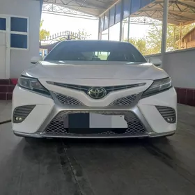 Toyota Camry 2018