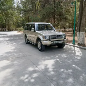 Mitsubishi Pajero 1991