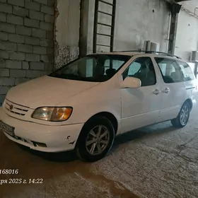 Toyota Sienna 2002