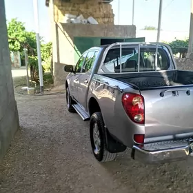Mitsubishi L200 2008