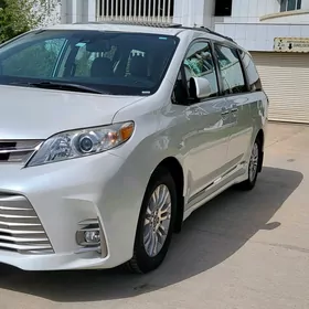 Toyota Sienna 2019
