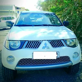 Mitsubishi L200 2009