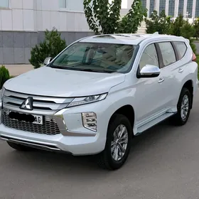 Mitsubishi Pajero 2020