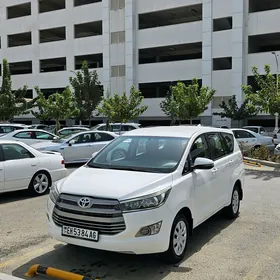 Toyota Innova 2020