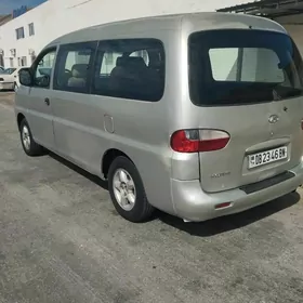 Hyundai H-1 2002