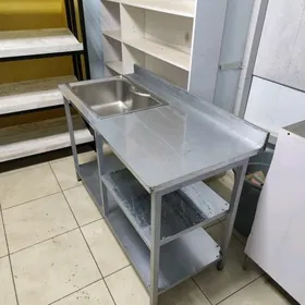 Kuhni moýkalar, stol we polka