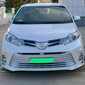 Toyota Sienna 2019
