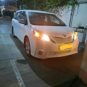 Toyota Sienna 2010