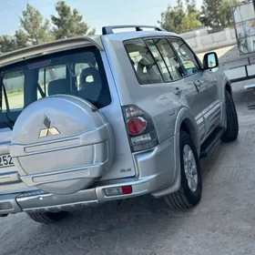Mitsubishi Pajero 2002