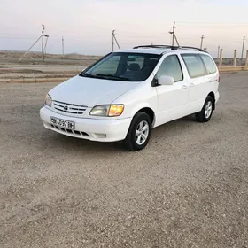 Toyota Sienna 2002