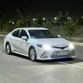 Toyota Camry 2021