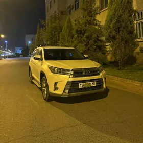 Toyota Highlander 2019