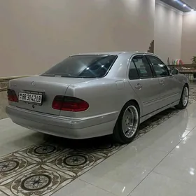 Mercedes-Benz E320 2001