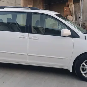 Toyota Sienna 2004