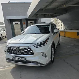 Toyota Highlander 2021