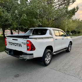 Toyota Hilux 2024
