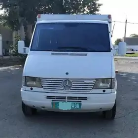 Mercedes-Benz W212 1998