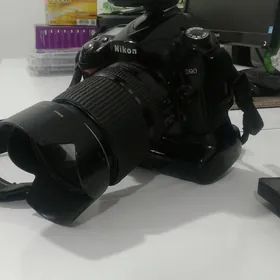 Nikon 90