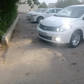 Nissan Versa 2010
