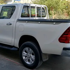 Toyota Hilux 2022