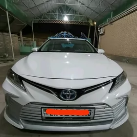 Toyota Camry 2021