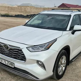 Toyota Highlander 2021